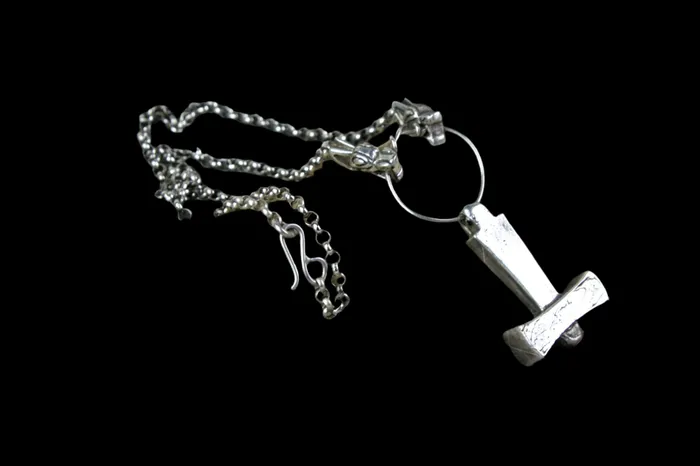 Valhallas silver Rings Large Uppsala Thors Hammer on Ring Chain in Sterling Silver