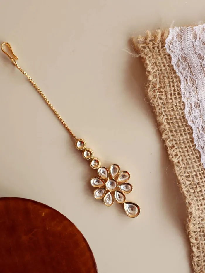 PreStyled Sets Curio Cottage Miera Kundan And Gold Maang Teeka PreStyled Sets Curio Cottage Miera Kundan And Gold Maang Teeka
